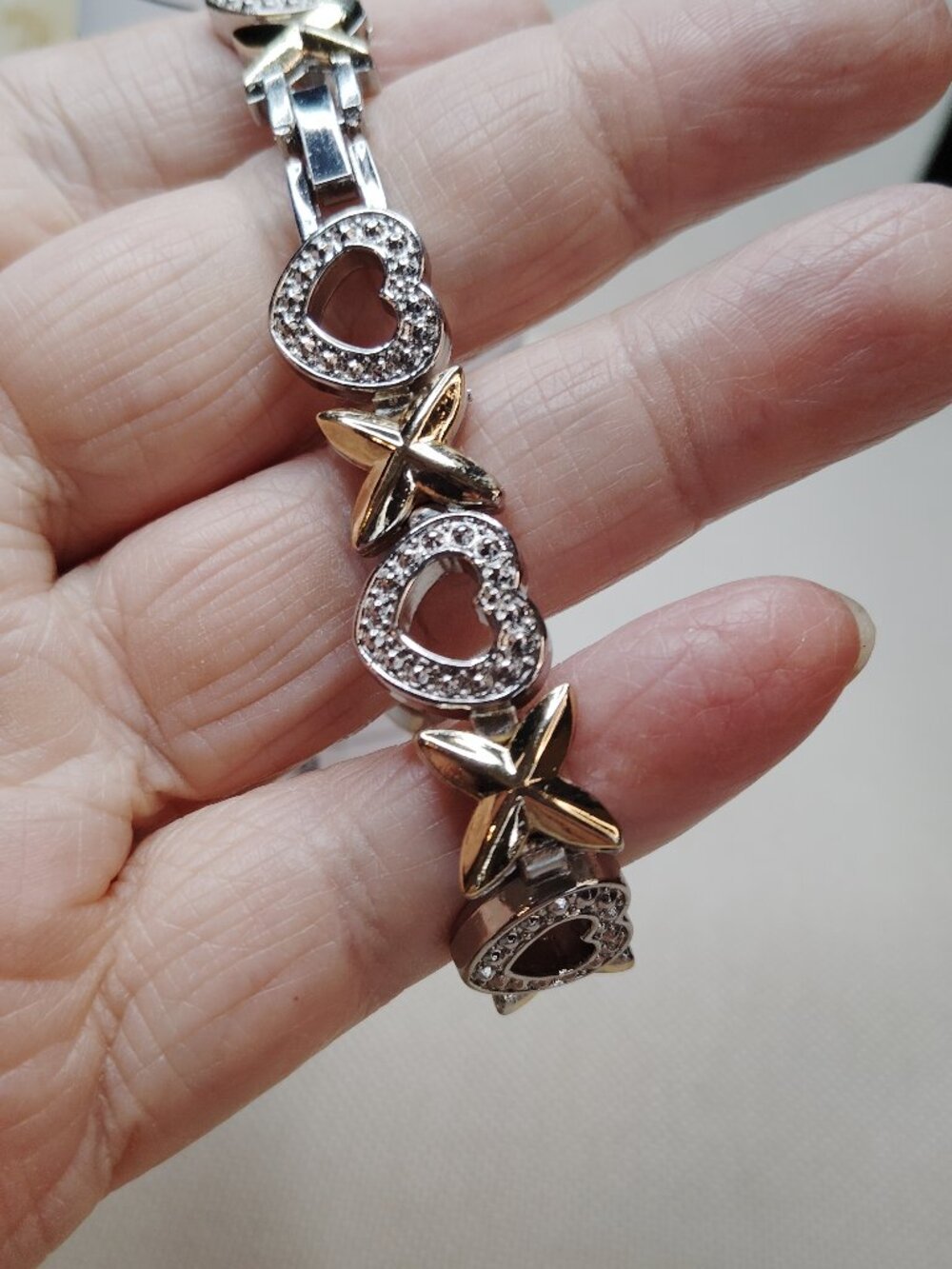 Vintage Two‑Tone “Hugs and Kisses” Bracelet – 7.5"